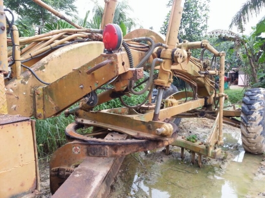 รถเกรด  KOMATSU  GD37  สนใจติดต่อ 081 - 6079515