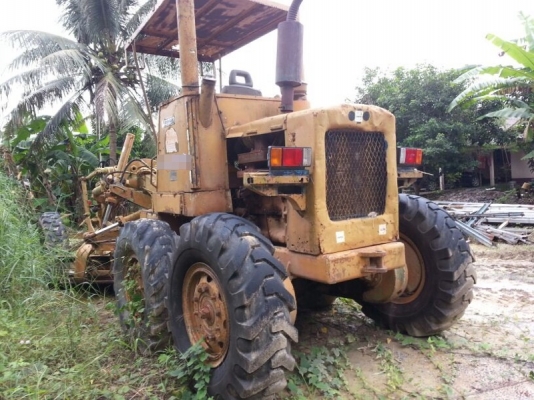 รถเกรด  KOMATSU  GD37  สนใจติดต่อ 081 - 6079515