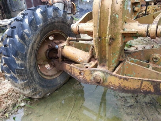 รถเกรด  KOMATSU  GD37  สนใจติดต่อ 081 - 6079515