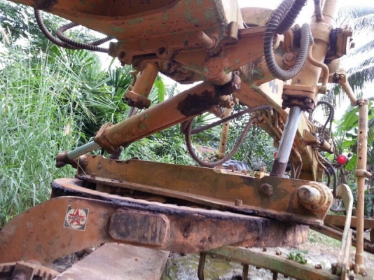 รถเกรด  KOMATSU  GD37  สนใจติดต่อ 081 - 6079515