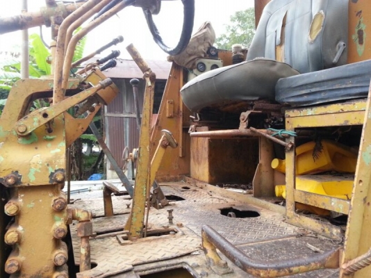 รถเกรด  KOMATSU  GD37  สนใจติดต่อ 081 - 6079515