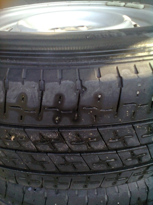 ยางกู๊ดเยียร์ 1ชุด ขอบ 15   215 70 15 ปี 09 แถมล้อกะทะ