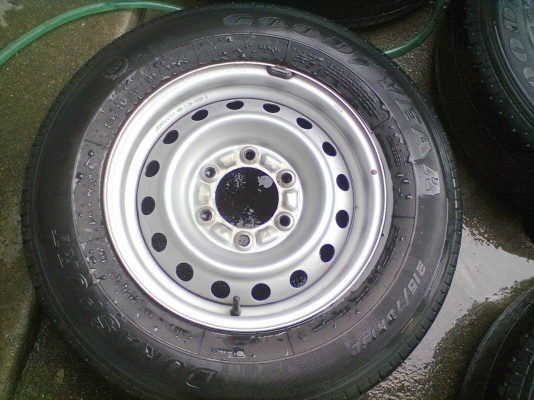 ยางกู๊ดเยียร์ 1ชุด ขอบ 15   215 70 15 ปี 09 แถมล้อกะทะ