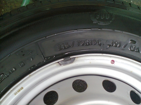 ยางกู๊ดเยียร์ 1ชุด ขอบ 15   215 70 15 ปี 09 แถมล้อกะทะ