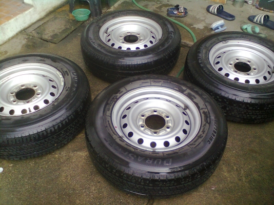 ยางกู๊ดเยียร์ 1ชุด ขอบ 15   215 70 15 ปี 09 แถมล้อกะทะ