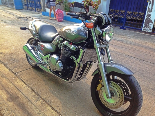 ขาย X4 1,300 cc. สไตล์ V rod. สภาพจบๆ อินวอย+สพม ตัวจริง รถใช้เองดูแลอย่างดีครับ ขาย X4 1,300 cc. สไตล์ V rod. สภาพจบๆ อินวอย+สพม ตัวจริง รถใช้เองดูแลอย่างดีครับ