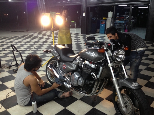 ขาย X4 1,300 cc. สไตล์ V rod. สภาพจบๆ อินวอย+สพม ตัวจริง รถใช้เองดูแลอย่างดีครับ ขาย X4 1,300 cc. สไตล์ V rod. สภาพจบๆ อินวอย+สพม ตัวจริง รถใช้เองดูแลอย่างดีครับ