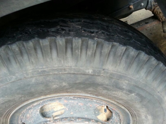 รถฮีโน่ 6 ล้อดั้ม 195 แรงม้า  สนใจติดต่อ 081 - 6079515