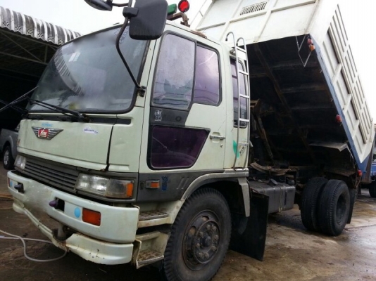 รถฮีโน่ 6 ล้อดั้ม 195 แรงม้า  สนใจติดต่อ 081 - 6079515