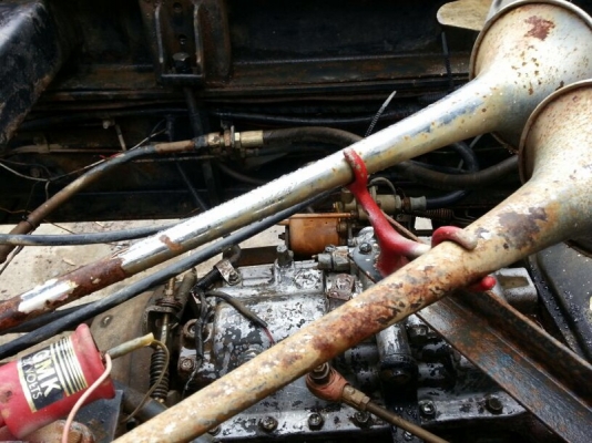 รถฮีโน่ 6 ล้อดั้ม 195 แรงม้า  สนใจติดต่อ 081 - 6079515