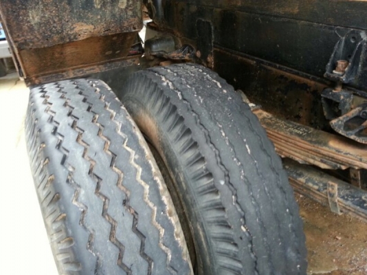 รถฮีโน่ 6 ล้อดั้ม 195 แรงม้า  สนใจติดต่อ 081 - 6079515