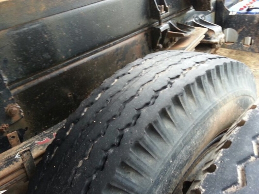 รถฮีโน่ 6 ล้อดั้ม 195 แรงม้า  สนใจติดต่อ 081 - 6079515