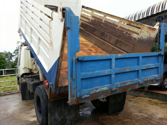 รถฮีโน่ 6 ล้อดั้ม 195 แรงม้า  สนใจติดต่อ 081 - 6079515