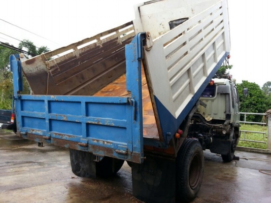 รถฮีโน่ 6 ล้อดั้ม 195 แรงม้า  สนใจติดต่อ 081 - 6079515