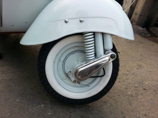 ขาย vespa 64 อินเดียสีขาวมุก เครื่อง PX มีเก๊ะหน้า อินวอย พรบ.ออกชื่อคนซื่อเลยครับ ราคา 49999 บาทครับ