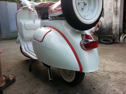 ขาย vespa 64 อินเดียสีขาวมุก เครื่อง PX มีเก๊ะหน้า อินวอย พรบ.ออกชื่อคนซื่อเลยครับ ราคา 49999 บาทครับ