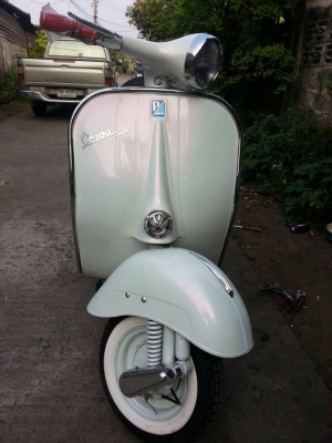ขาย vespa 64 อินเดียสีขาวมุก เครื่อง PX มีเก๊ะหน้า อินวอย พรบ.ออกชื่อคนซื่อเลยครับ ราคา 49999 บาทครับ