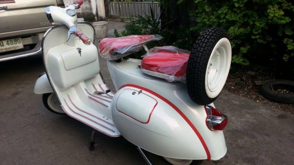 ขาย vespa 64 อินเดียสีขาวมุก เครื่อง PX มีเก๊ะหน้า อินวอย พรบ.ออกชื่อคนซื่อเลยครับ ราคา 49999 บาทครับ