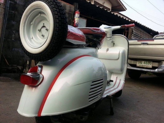 ขาย vespa 64 อินเดียสีขาวมุก เครื่อง PX มีเก๊ะหน้า อินวอย พรบ.ออกชื่อคนซื่อเลยครับ ราคา 49999 บาทครับ