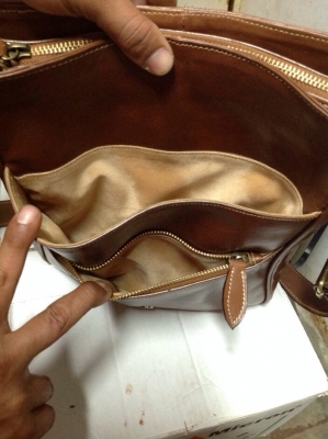 กระเป๋าหนังแท้ series 04 ดูรูปด้านใน