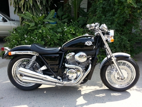 ขาย VRX 400 custom เก็บงานใหม่ สวยกริ๊บ สีใหม่ดำคาดขาว