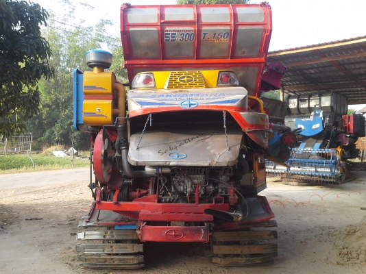 คันนี้ขายไปต้นปี ได้คิวไปฝึกเกี่ยววันที่ 1 พ.ย. 57 อำเภอหนองหาน อุดรฯ จ่า พบกัน จะมีรถเกี่ยวขนาดอุ้ม 1.5 ต้น และ 2.3 ตัน เข้าอู่หลังปีใหม่ครับ ท่านที่ต้องการรถเกี่ยวคุณภาพ ราคาถูกรอได้เลยครับ  SAKPATTANA ss 300  เครื่อง 200 แรง ตัวเดิน M10 ของ comosak ราค