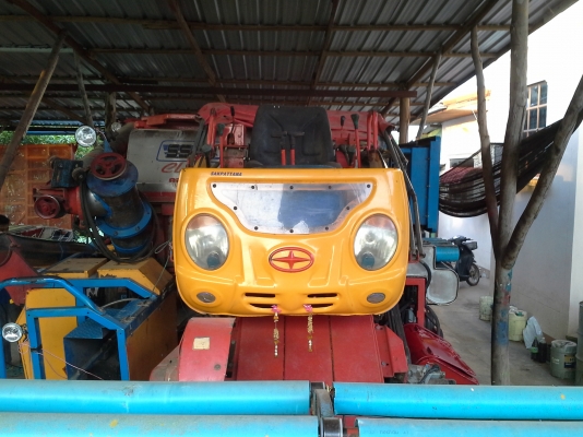 คันนี้ขายไปต้นปี ได้คิวไปฝึกเกี่ยววันที่ 1 พ.ย. 57 อำเภอหนองหาน อุดรฯ จ่า พบกัน จะมีรถเกี่ยวขนาดอุ้ม 1.5 ต้น และ 2.3 ตัน เข้าอู่หลังปีใหม่ครับ ท่านที่ต้องการรถเกี่ยวคุณภาพ ราคาถูกรอได้เลยครับ  SAKPATTANA ss 300  เครื่อง 200 แรง ตัวเดิน M10 ของ comosak ราค