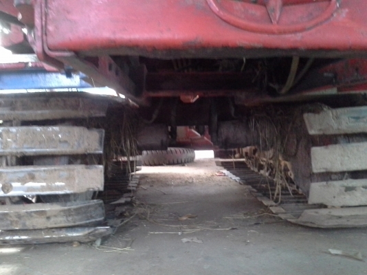 คันนี้ขายไปต้นปี ได้คิวไปฝึกเกี่ยววันที่ 1 พ.ย. 57 อำเภอหนองหาน อุดรฯ จ่า พบกัน จะมีรถเกี่ยวขนาดอุ้ม 1.5 ต้น และ 2.3 ตัน เข้าอู่หลังปีใหม่ครับ ท่านที่ต้องการรถเกี่ยวคุณภาพ ราคาถูกรอได้เลยครับ  SAKPATTANA ss 300  เครื่อง 200 แรง ตัวเดิน M10 ของ comosak ราค