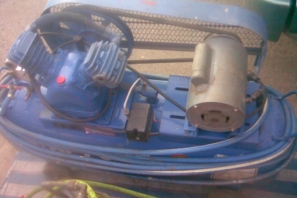 ปั้มลม 2 หัวสภาพพร้อมใช้งานครับเหมือนใหม่ครับ 2  หัวปั้มพร้อมสายประมาณ 5-10 เมตรครับ ราคานี้คุ้มมากครับ