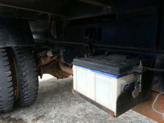 รถอีซูซุ 6 ล้อดั้ม  200 แรงม้า ปี 47  ( รถวิ่ง 13x,xxx กม. )    สนใจติดต่อ 081 - 6079515