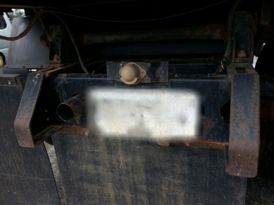 รถอีซูซุ 6 ล้อดั้ม  200 แรงม้า ปี 47  ( รถวิ่ง 13x,xxx กม. )    สนใจติดต่อ 081 - 6079515