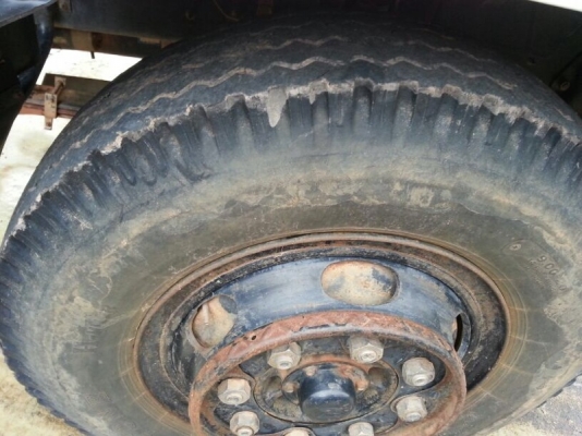 รถอีซูซุ 6 ล้อดั้ม  200 แรงม้า ปี 47  ( รถวิ่ง 13x,xxx กม. )    สนใจติดต่อ 081 - 6079515