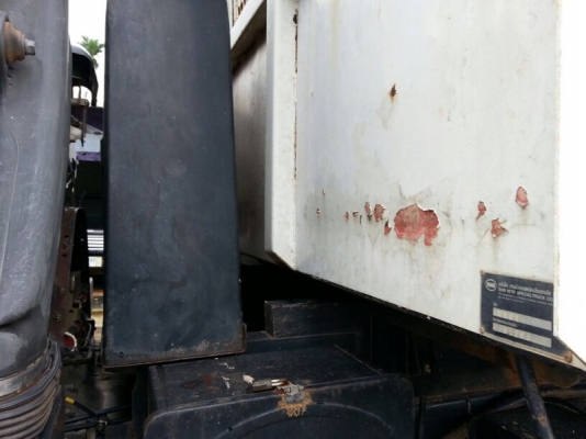 รถอีซูซุ 6 ล้อดั้ม  200 แรงม้า ปี 47  ( รถวิ่ง 13x,xxx กม. )    สนใจติดต่อ 081 - 6079515