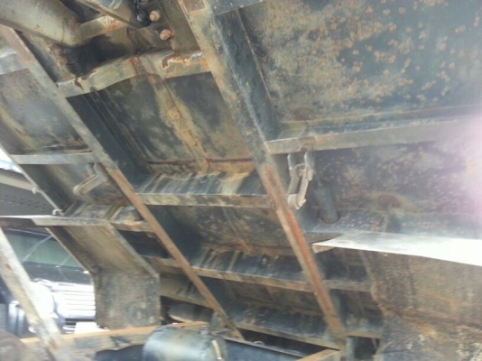 รถอีซูซุ 6 ล้อดั้ม  200 แรงม้า ปี 47  ( รถวิ่ง 13x,xxx กม. )    สนใจติดต่อ 081 - 6079515