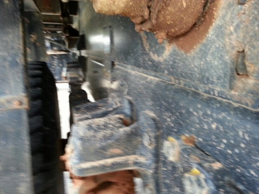 รถอีซูซุ 6 ล้อดั้ม  200 แรงม้า ปี 47  ( รถวิ่ง 13x,xxx กม. )    สนใจติดต่อ 081 - 6079515