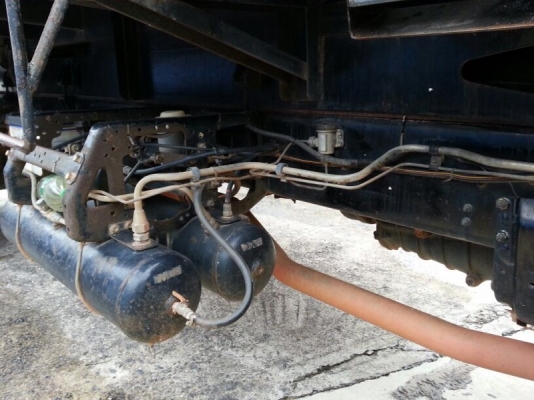 รถอีซูซุ 6 ล้อดั้ม  200 แรงม้า ปี 47  ( รถวิ่ง 13x,xxx กม. )    สนใจติดต่อ 081 - 6079515