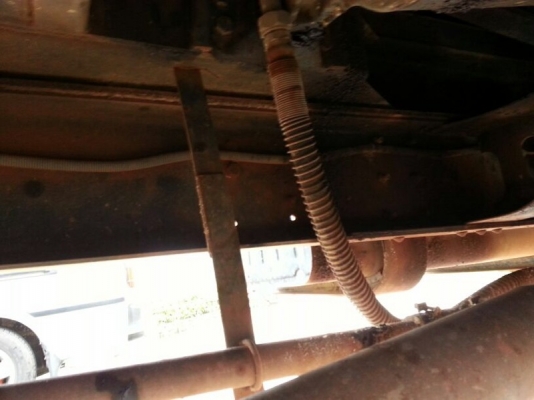 รถอีซูซุ 6 ล้อดั้ม  200 แรงม้า ปี 47  ( รถวิ่ง 13x,xxx กม. )    สนใจติดต่อ 081 - 6079515