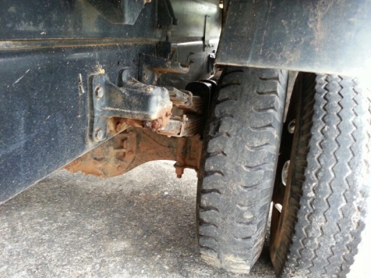 รถอีซูซุ 6 ล้อดั้ม  200 แรงม้า ปี 47  ( รถวิ่ง 13x,xxx กม. )    สนใจติดต่อ 081 - 6079515