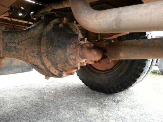 รถอีซูซุ 6 ล้อดั้ม  200 แรงม้า ปี 47  ( รถวิ่ง 13x,xxx กม. )    สนใจติดต่อ 081 - 6079515