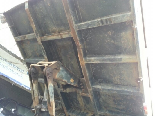 รถอีซูซุ 6 ล้อดั้ม  200 แรงม้า ปี 47  ( รถวิ่ง 13x,xxx กม. )    สนใจติดต่อ 081 - 6079515