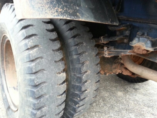 รถอีซูซุ 6 ล้อดั้ม  200 แรงม้า ปี 47  ( รถวิ่ง 13x,xxx กม. )    สนใจติดต่อ 081 - 6079515