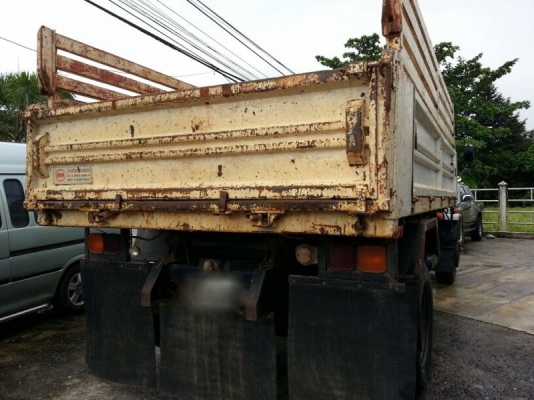 รถอีซูซุ 6 ล้อดั้ม  200 แรงม้า ปี 47  ( รถวิ่ง 13x,xxx กม. )    สนใจติดต่อ 081 - 6079515