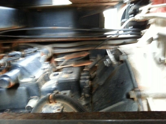 รถอีซูซุ 6 ล้อดั้ม  200 แรงม้า ปี 47  ( รถวิ่ง 13x,xxx กม. )    สนใจติดต่อ 081 - 6079515