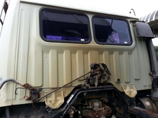 รถอีซูซุ 6 ล้อดั้ม  200 แรงม้า ปี 47  ( รถวิ่ง 13x,xxx กม. )    สนใจติดต่อ 081 - 6079515