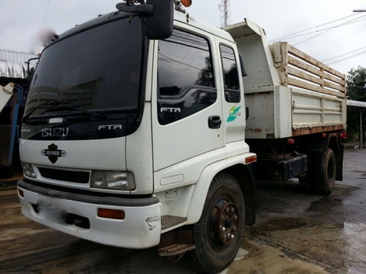 รถอีซูซุ 6 ล้อดั้ม  200 แรงม้า ปี 47  ( รถวิ่ง 13x,xxx กม. )    สนใจติดต่อ 081 - 6079515