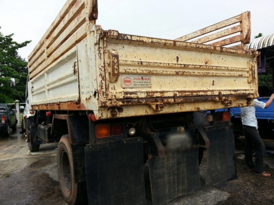 รถอีซูซุ 6 ล้อดั้ม  200 แรงม้า ปี 47  ( รถวิ่ง 13x,xxx กม. )    สนใจติดต่อ 081 - 6079515