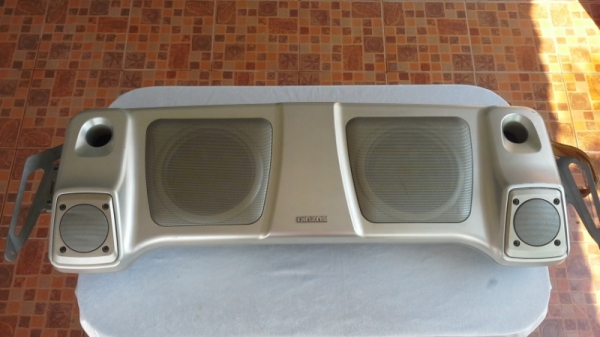 ลำโพงแผงหลัง Suzuki เป็นลำโพงแยกชิ้นเสียง เบส กลาง แหลม ลำโพงแผงหลัง Suzuki เป็นลำโพงแยกชิ้นเสียง เบส กลาง แหลม