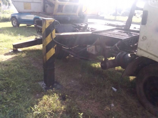 รถฮีโน่ 6 ล้อ ติดเครน 8 ตัน. KM777  117 แรงม้า.  สนใจติดต่อ 081 - 6079515