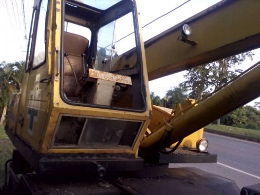 รถฮีโน่ 6 ล้อ ติดเครน 8 ตัน. KM777  117 แรงม้า.  สนใจติดต่อ 081 - 6079515