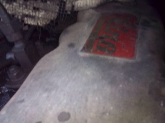 รถฮีโน่ 6 ล้อ ติดเครน 8 ตัน. KM777  117 แรงม้า.  สนใจติดต่อ 081 - 6079515